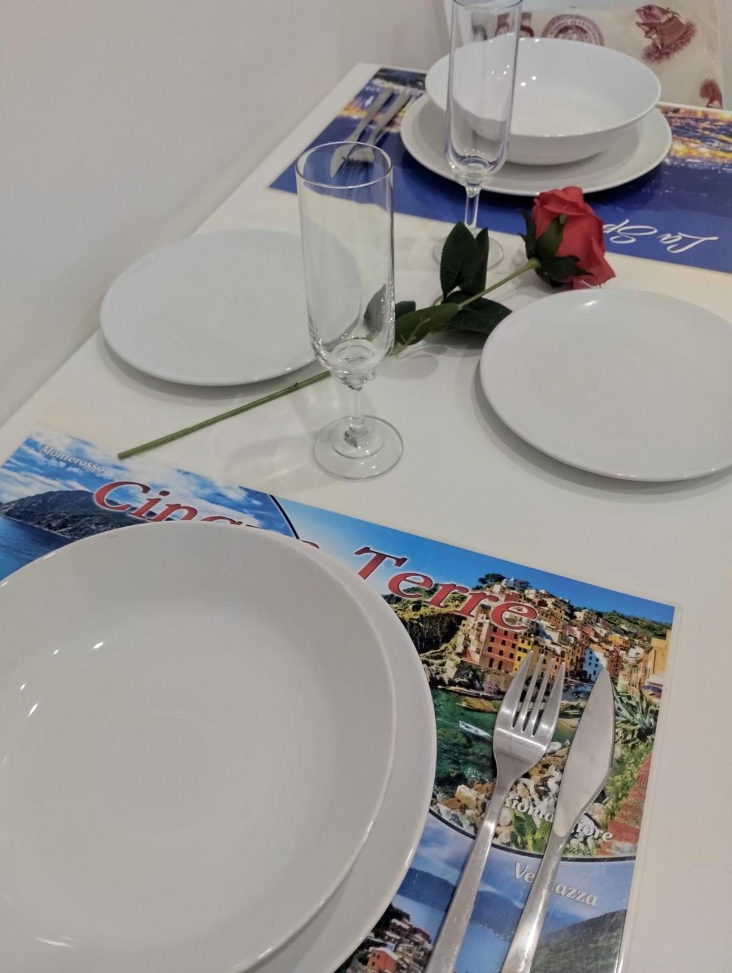 דירות לה ספציה Casa Vacanze Andrea La Tua Base Per Visitare Il Mare Delle Cinque Terre מראה חיצוני תמונה